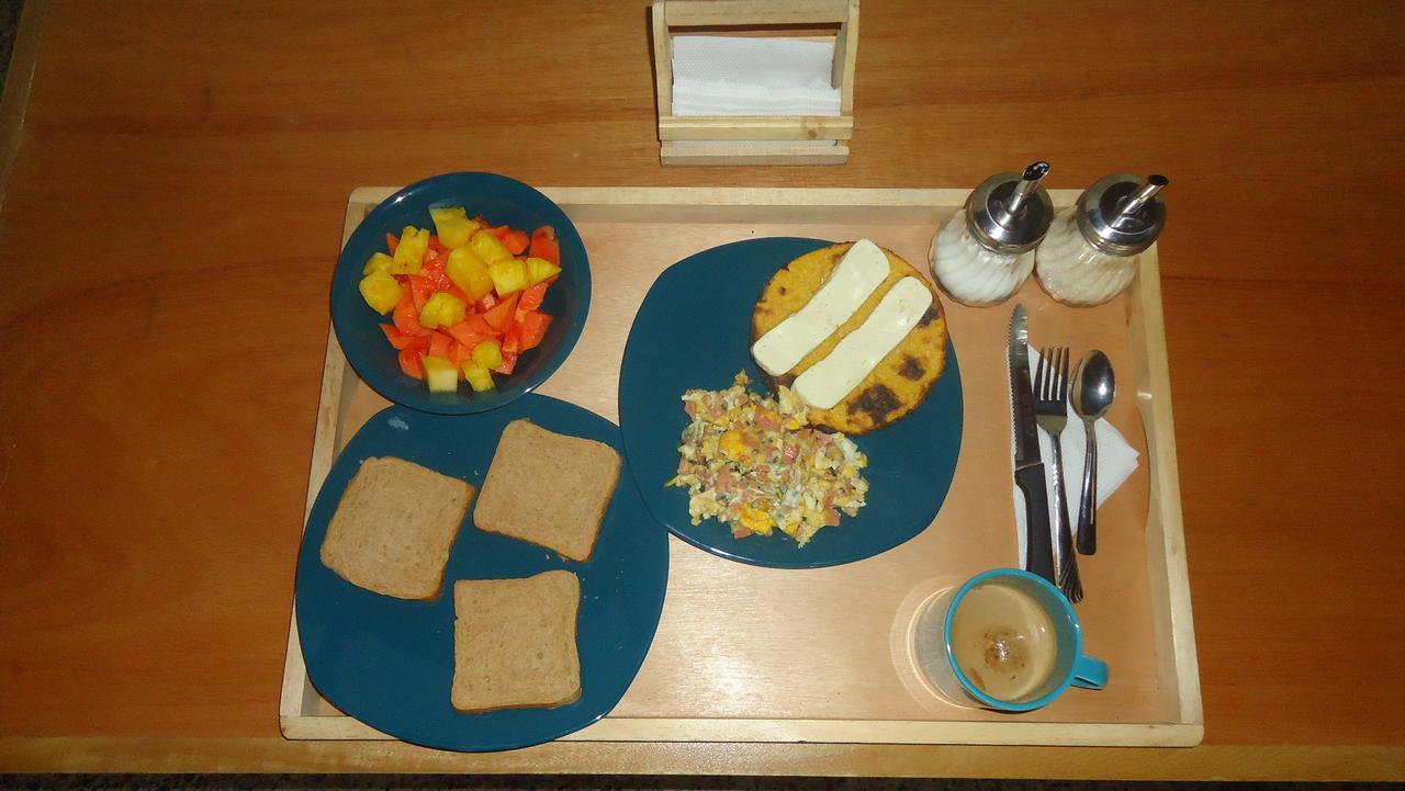 Iris Hostel מדיין מראה חיצוני תמונה