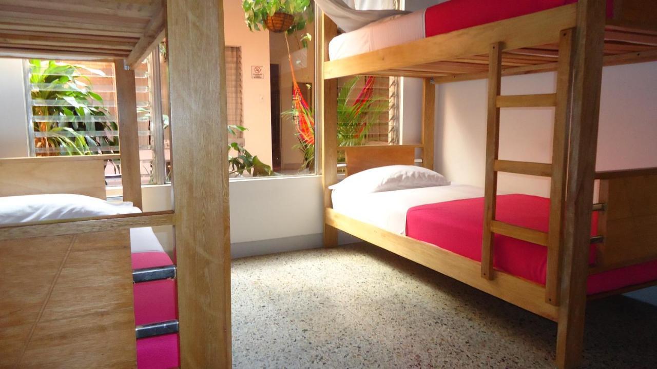 Iris Hostel מדיין מראה חיצוני תמונה