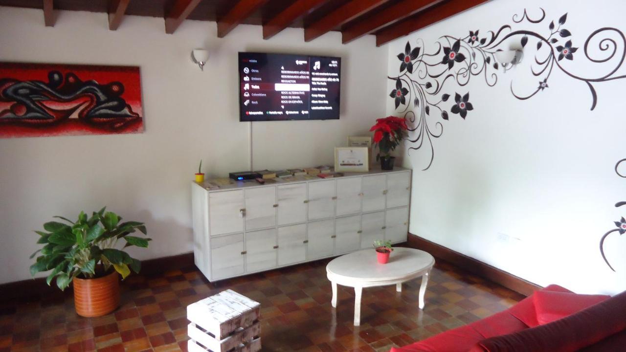 Iris Hostel מדיין מראה חיצוני תמונה