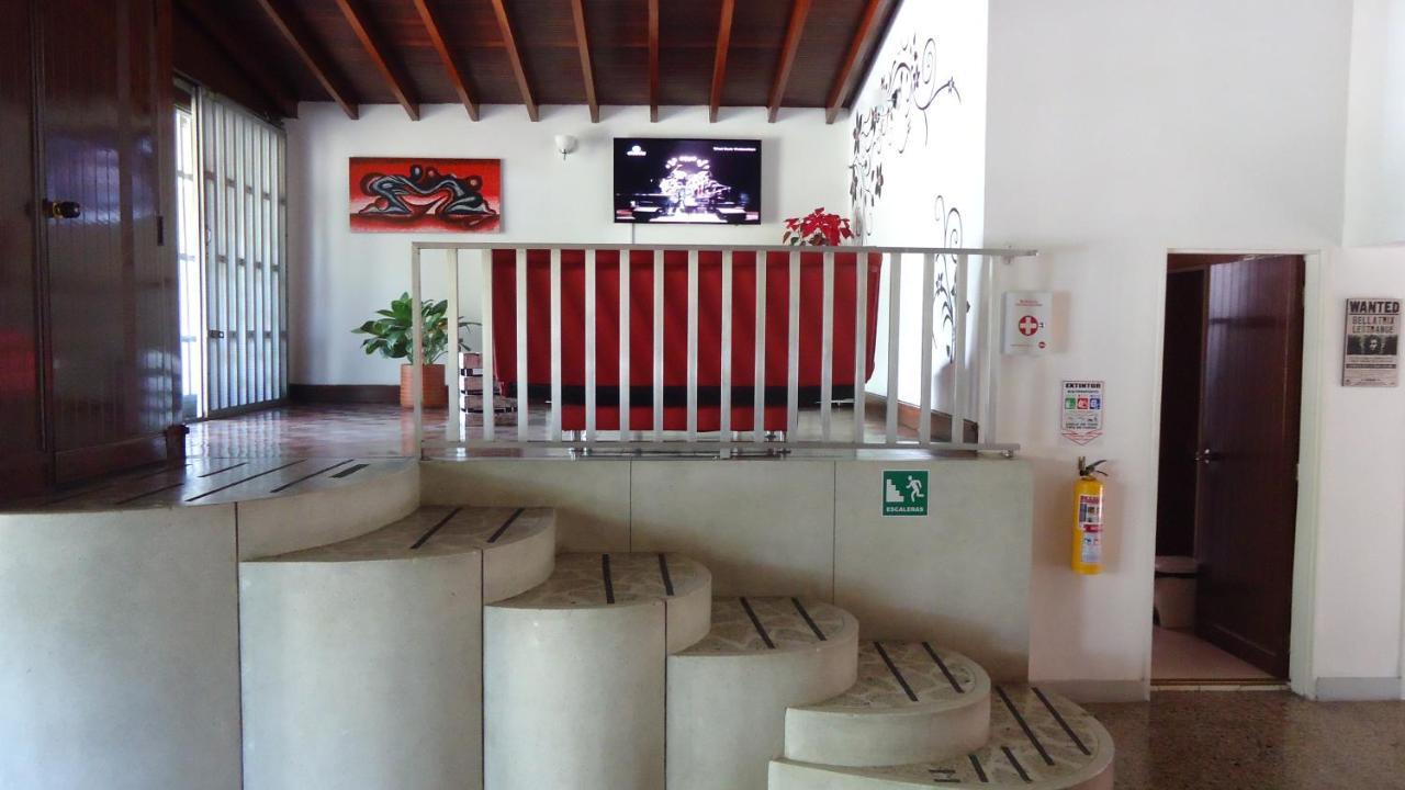 Iris Hostel מדיין מראה חיצוני תמונה